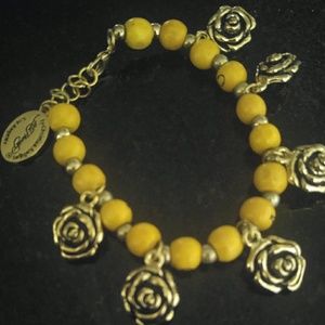 Ed Hardy

Eternal love flower bracelet